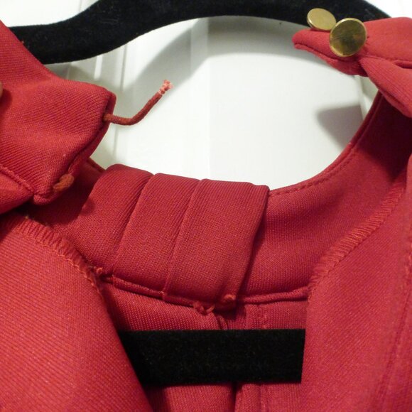 LE CHATEAU red criss cross front sleeveless top with gold beads - Picture 7 of 8